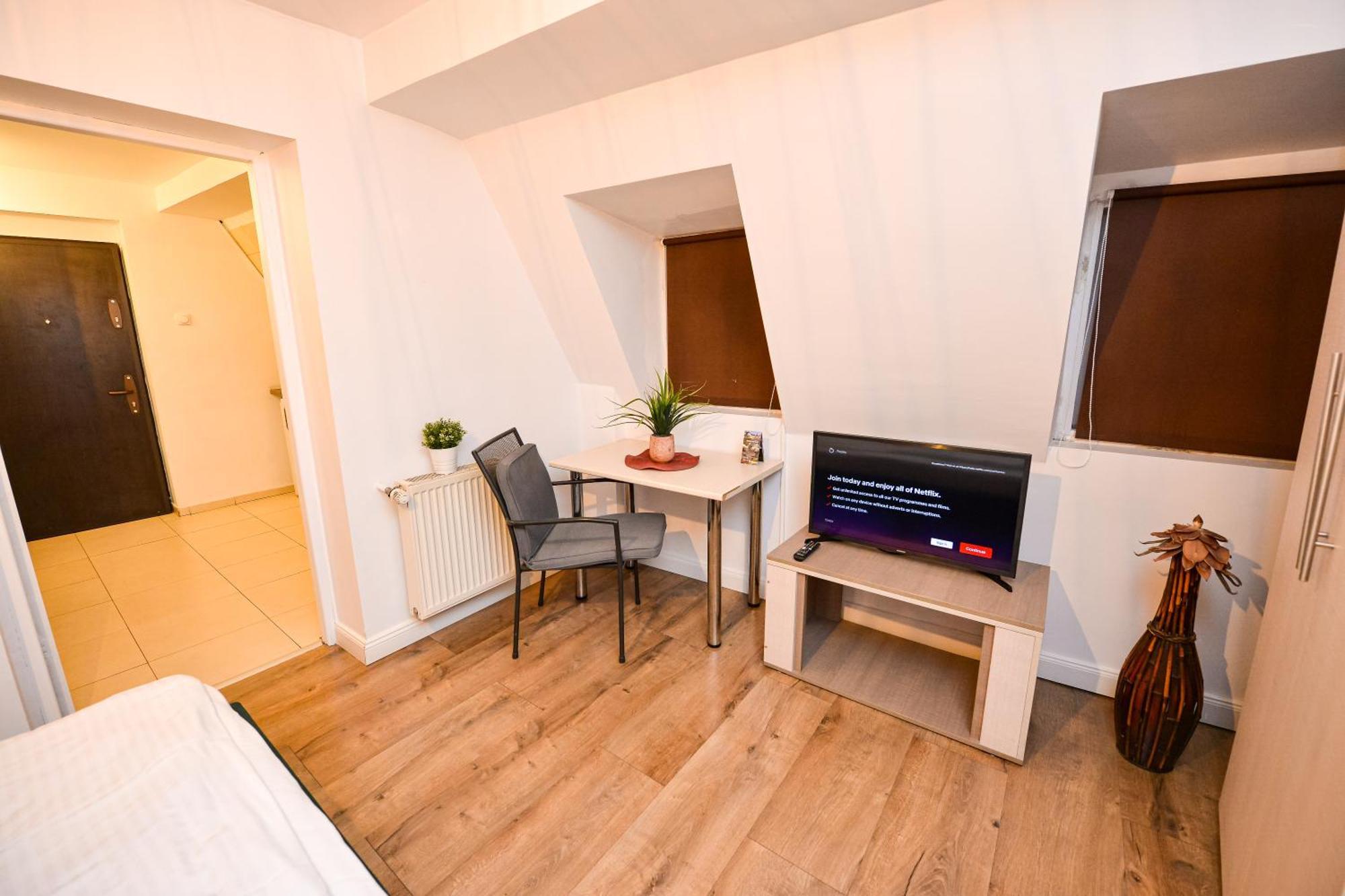 The Lincoln Suites - Central Shabbat Friendly Apartments Bucareste Exterior foto